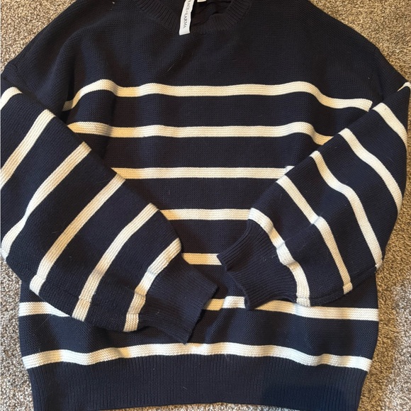 Women’s clothing lot (Aerie, Hollister, Nike, under armour & more!) - Picture 2 of 14